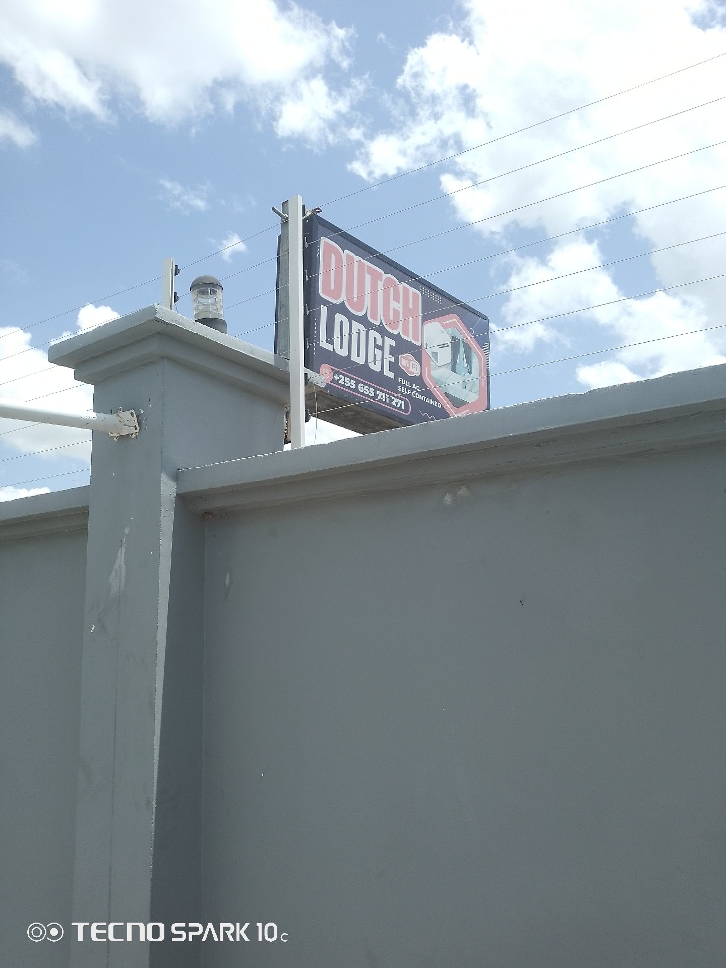 DUTCH LODGE
