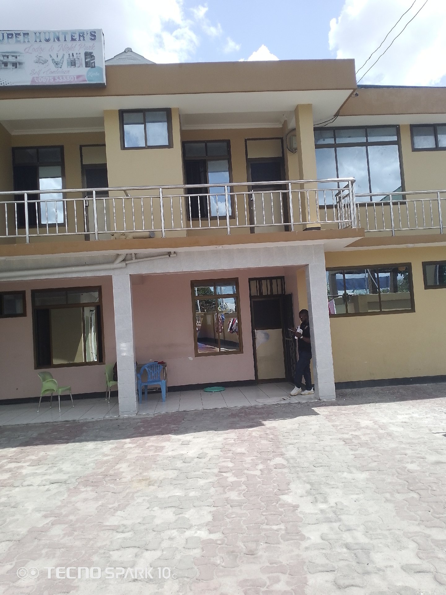 SUPER HUNTERS PUB & LODGE
