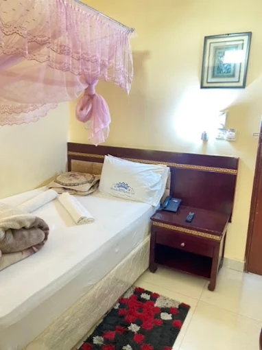 Twin Bed Rooms: Configured with two separate beds, making them highly suitable for small families or companions.